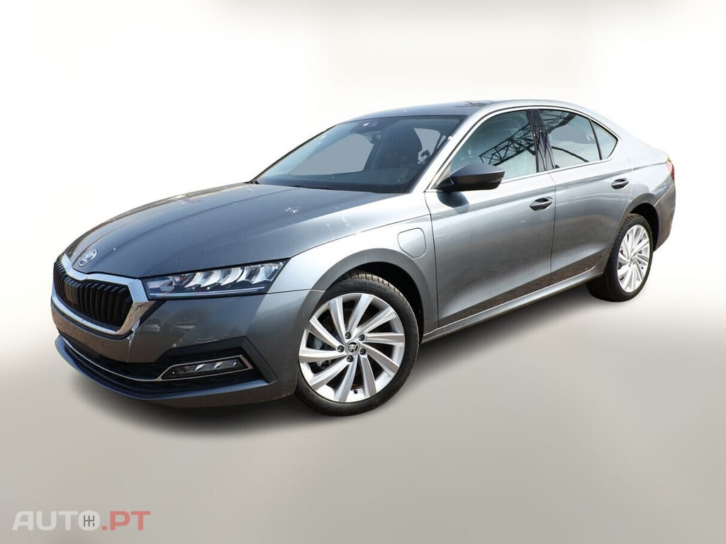 Skoda Octavia PHEV 204CV DSG CAM KEYLESS JANTES18 ASSENTOS AQUECIDOS NOVO 10 KM