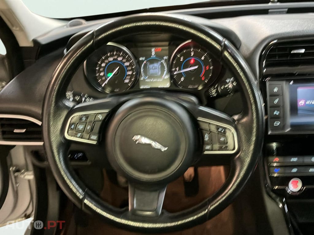 Jaguar XE 2.0 Diesel Pure