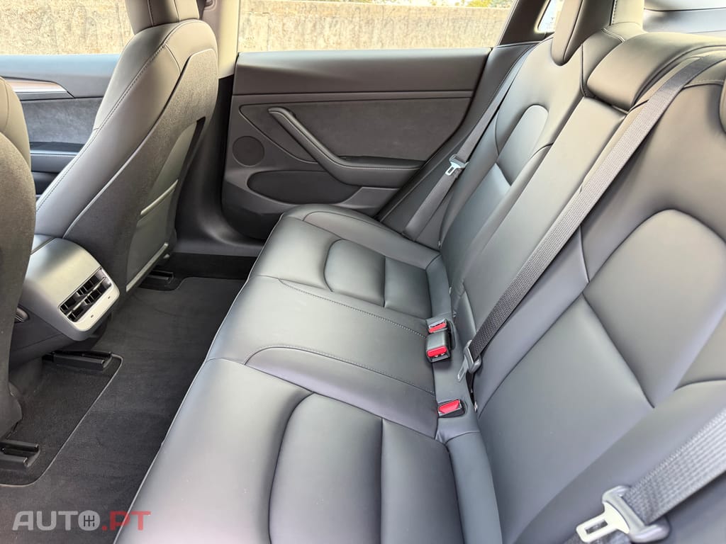 Tesla Model 3 RWD