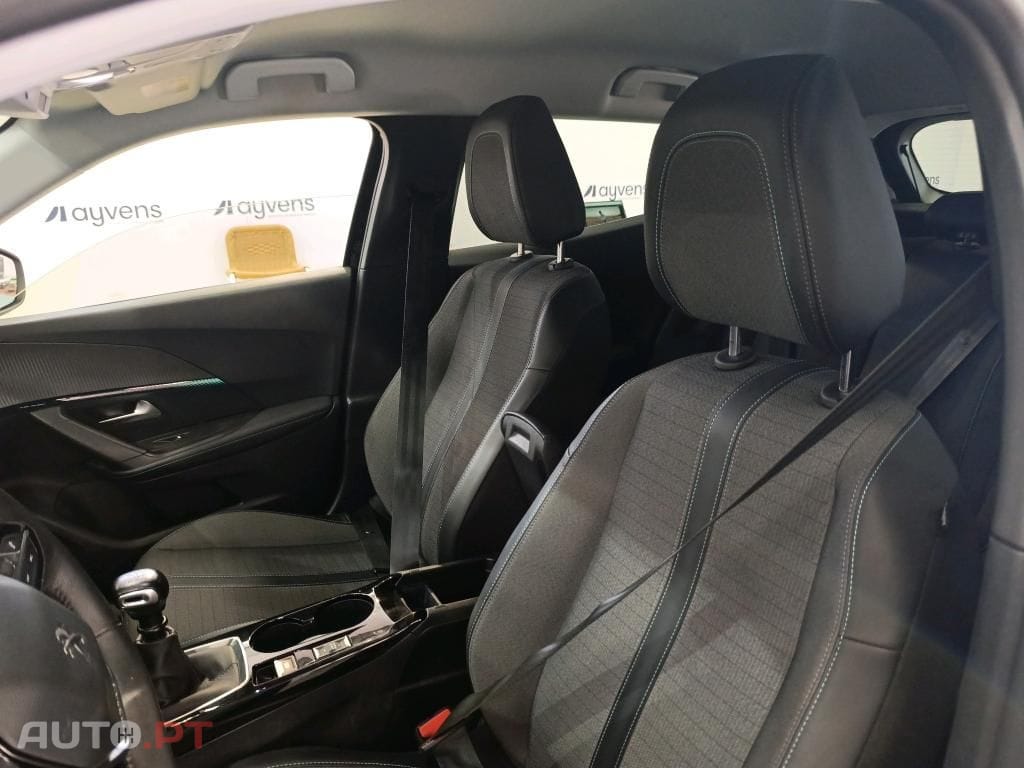 Peugeot 2008 1.2 PureTech Allure