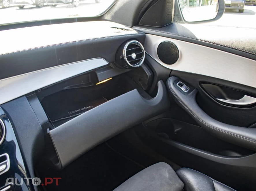 Mercedes-Benz C 300 de AMG Line Night Edition Station