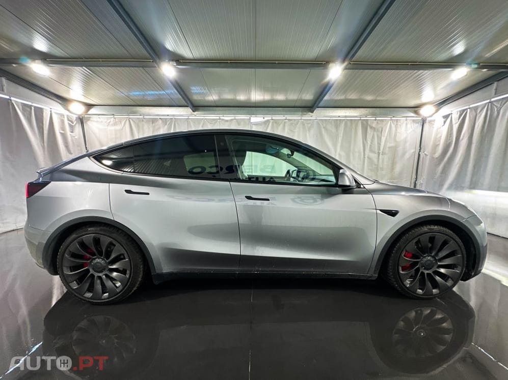 Tesla Model Y Performance Dual Motor AWD