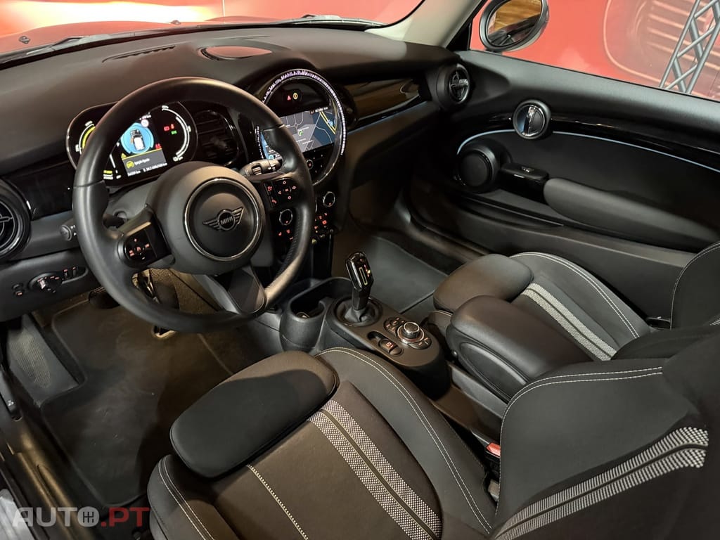 MINI Cooper Cooper SE Premium Essential