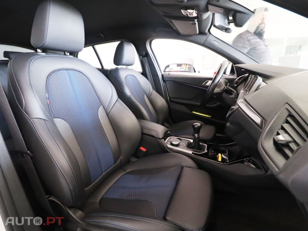 BMW 116 d Pack Desportivo M — fotografia 10