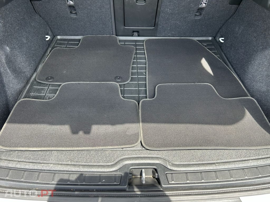 Volvo XC40 2.0 B3 Plus Dark