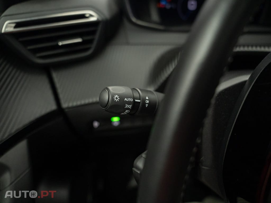 Peugeot 2008 1.2 Hybrid Allure e-DCS6
