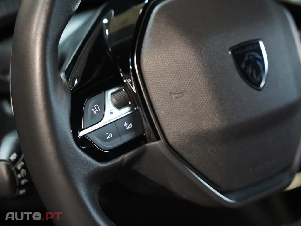 Peugeot 2008 1.2 Hybrid Allure e-DCS6