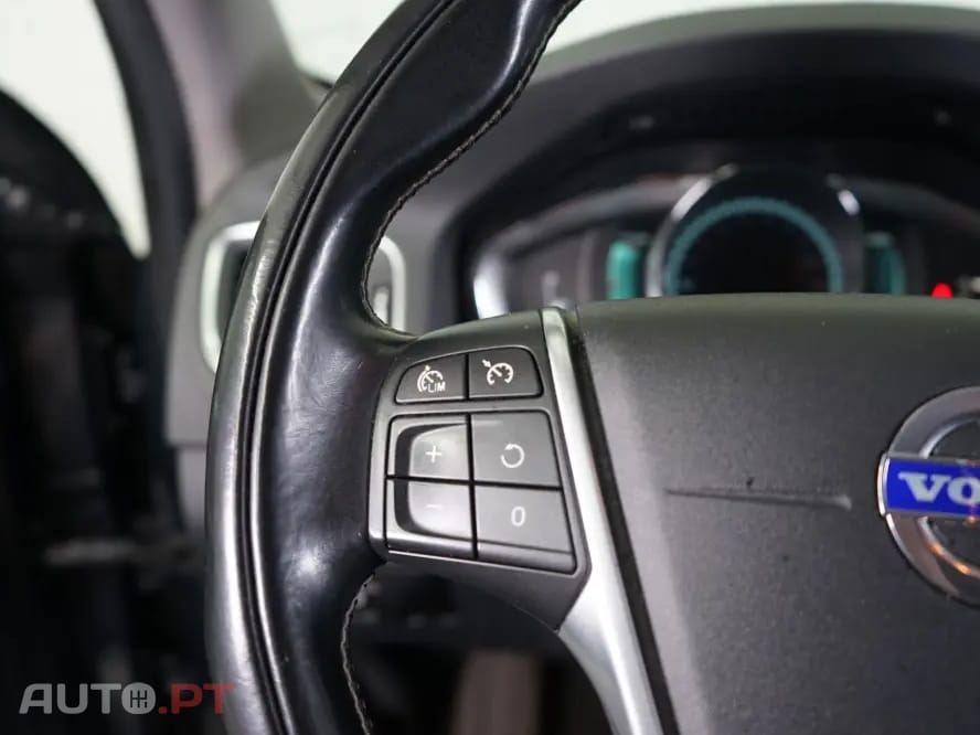 Volvo V60 2.4 D6 Momentum AWD Phev