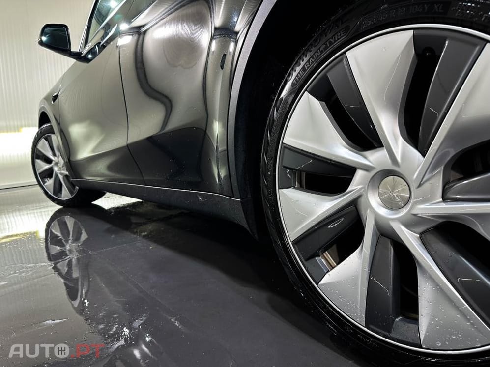 Tesla Model Y Long Range Dual Motor AWD