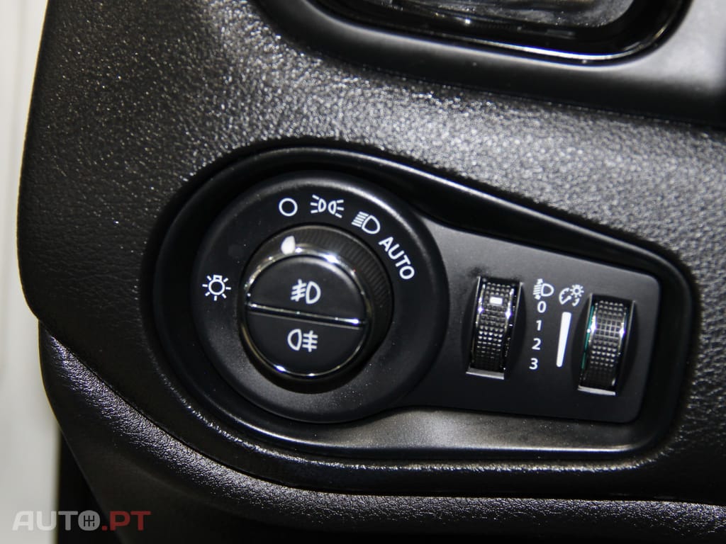 Jeep Renegade 1.6 MJD Night Eagle