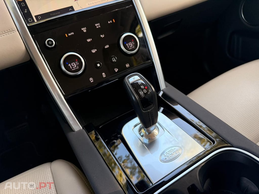 Land Rover Discovery Sport P300e