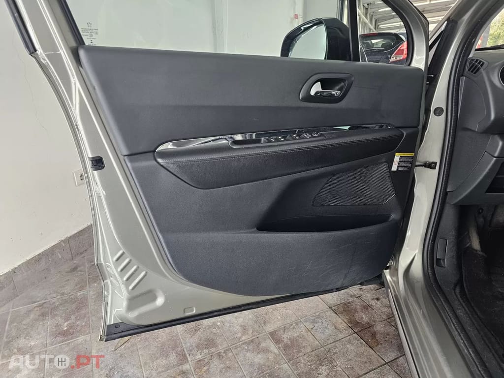 Peugeot 3008 2.0 HDi Hybrid4 88g