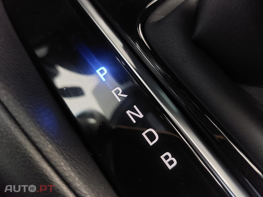 Toyota Corolla 1.8 Hybrid Comfort — fotografia 32