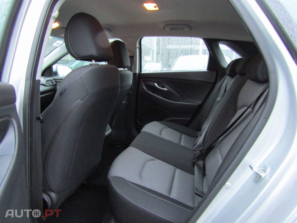 Hyundai i30 1.6 CRDi Blue Comfort Auto AC+J17 DCT