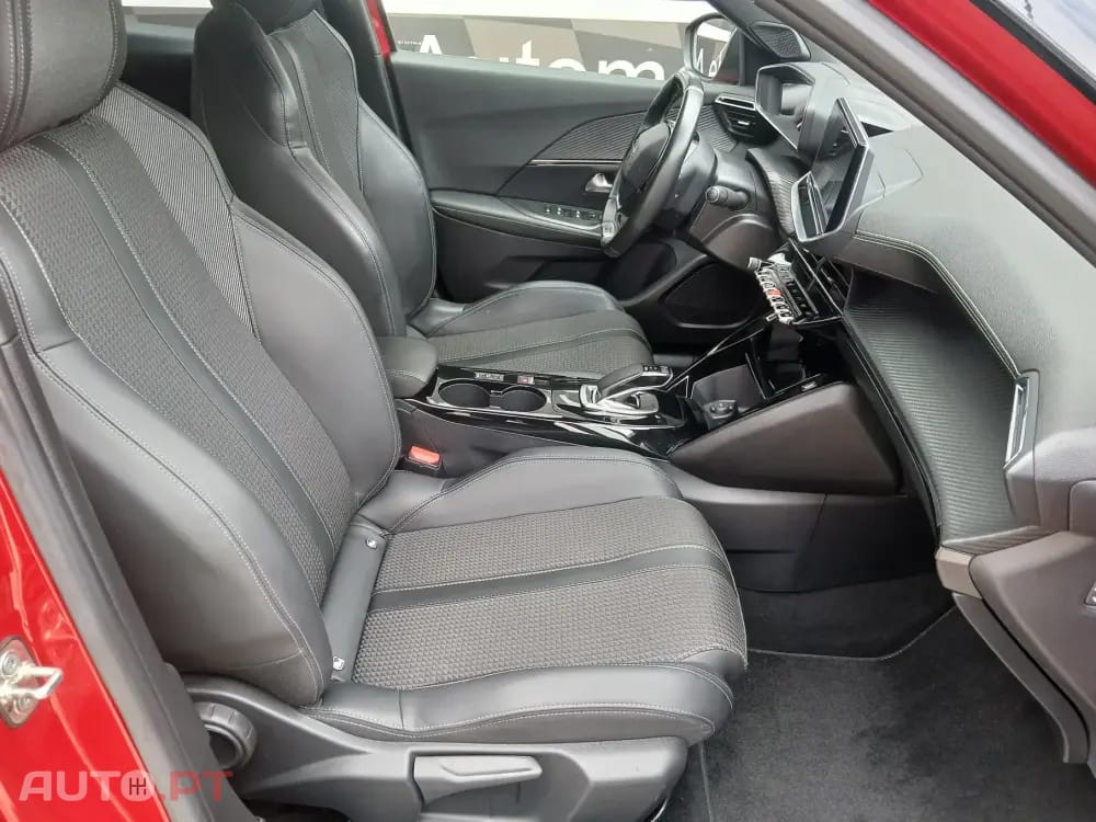Peugeot E-2008 GT