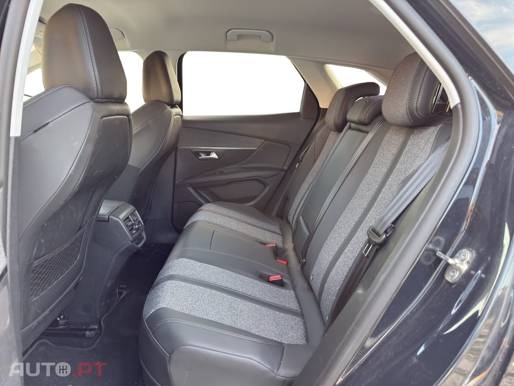 Peugeot 3008 Plug-In Hybrid 225 e-EAT8 Allure Pack