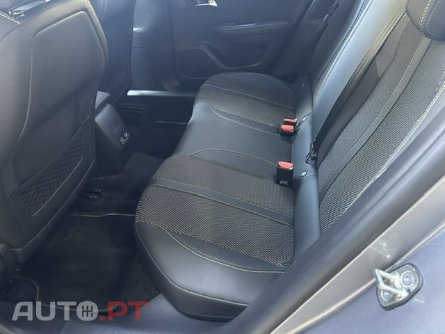 Peugeot 2008 1.2 PureTech GT EAT8 — fotografia 8
