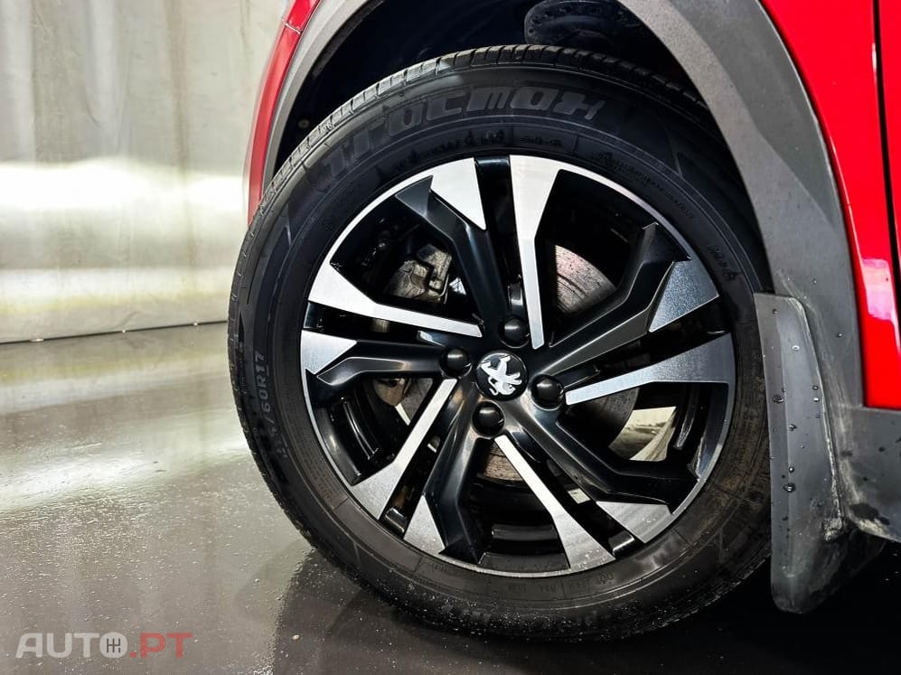Peugeot E-2008 50 kWh Allure Pack