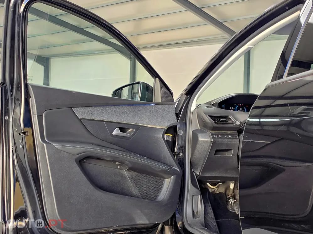 Peugeot 3008 1.6 Hybrid Allure e-EAT8