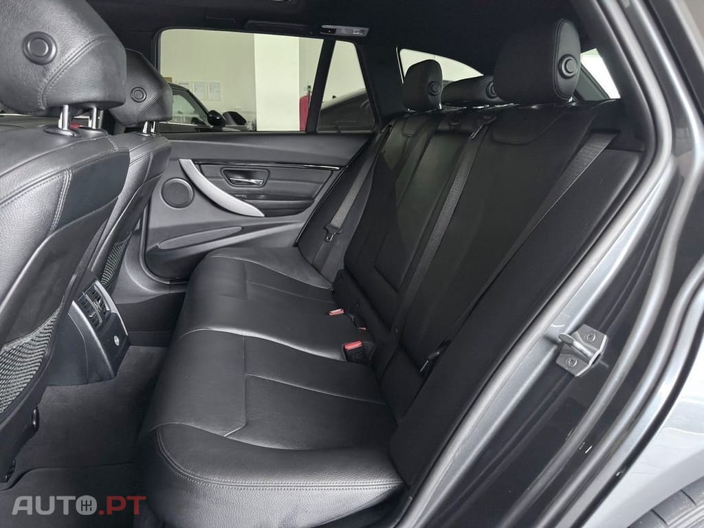 BMW 318 d Pack M Shadow Auto — fotografia 30