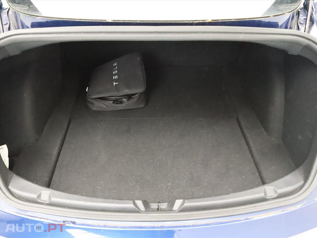 Tesla Model 3 I.V.A DEDUTÍVEL Standard RWD Plus AUTOPILOT
