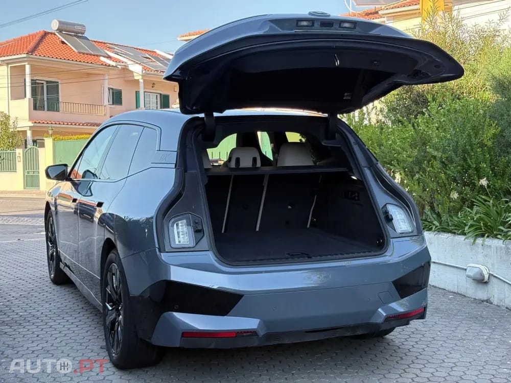 BMW iX xDrive 50 Pack Desportivo