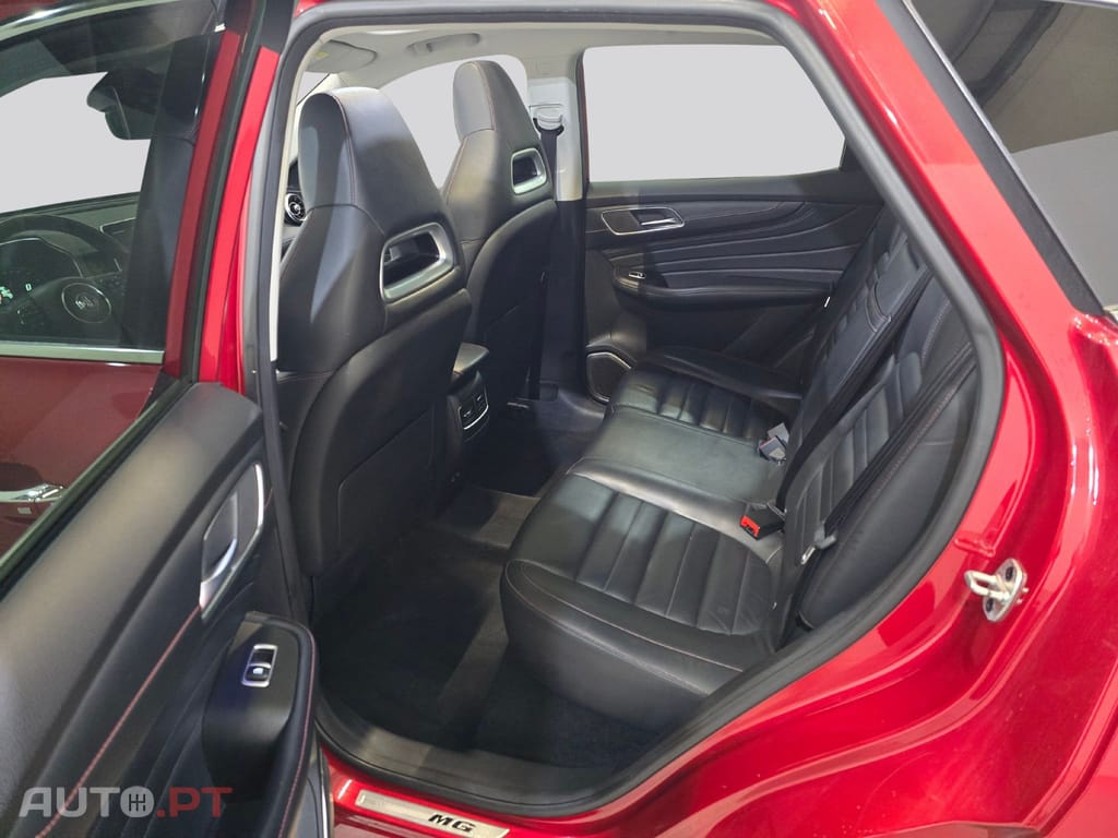 MG EHS PHEV Hybrid Luxury