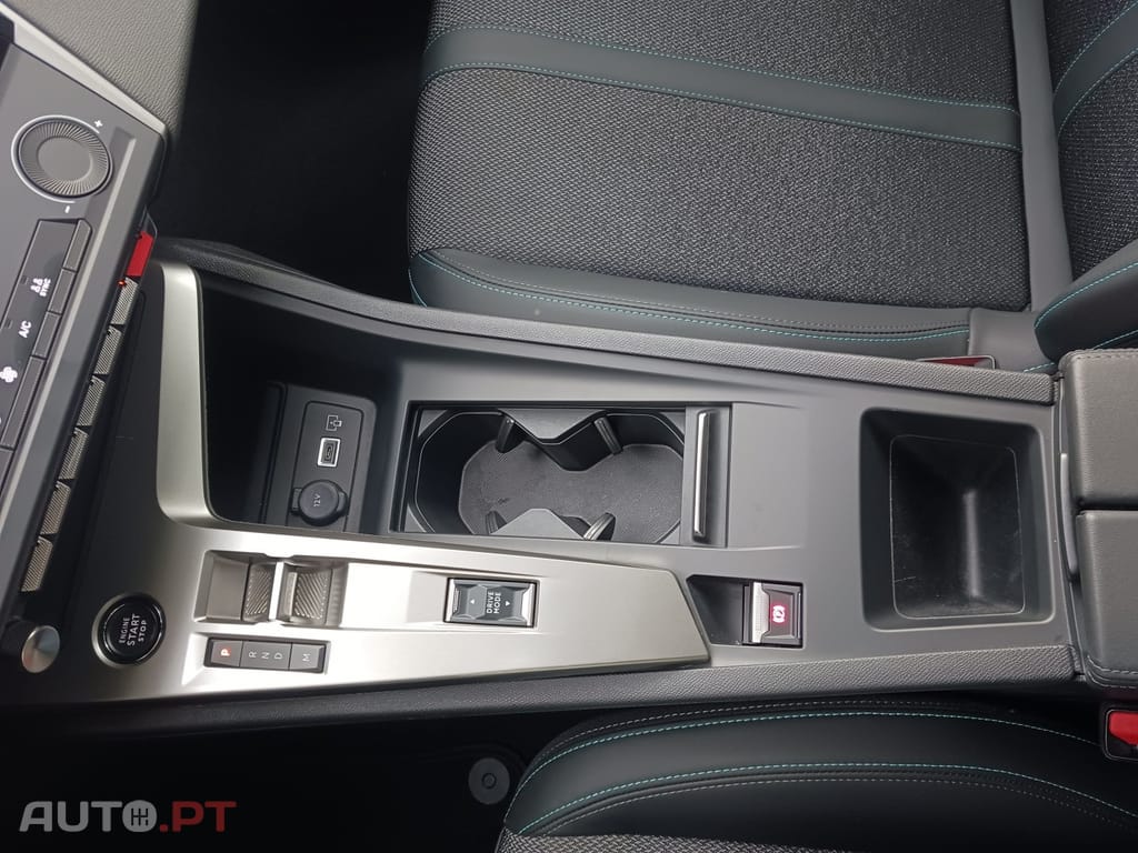 Peugeot 408 1.2 Hybrid Allure e-DCS6