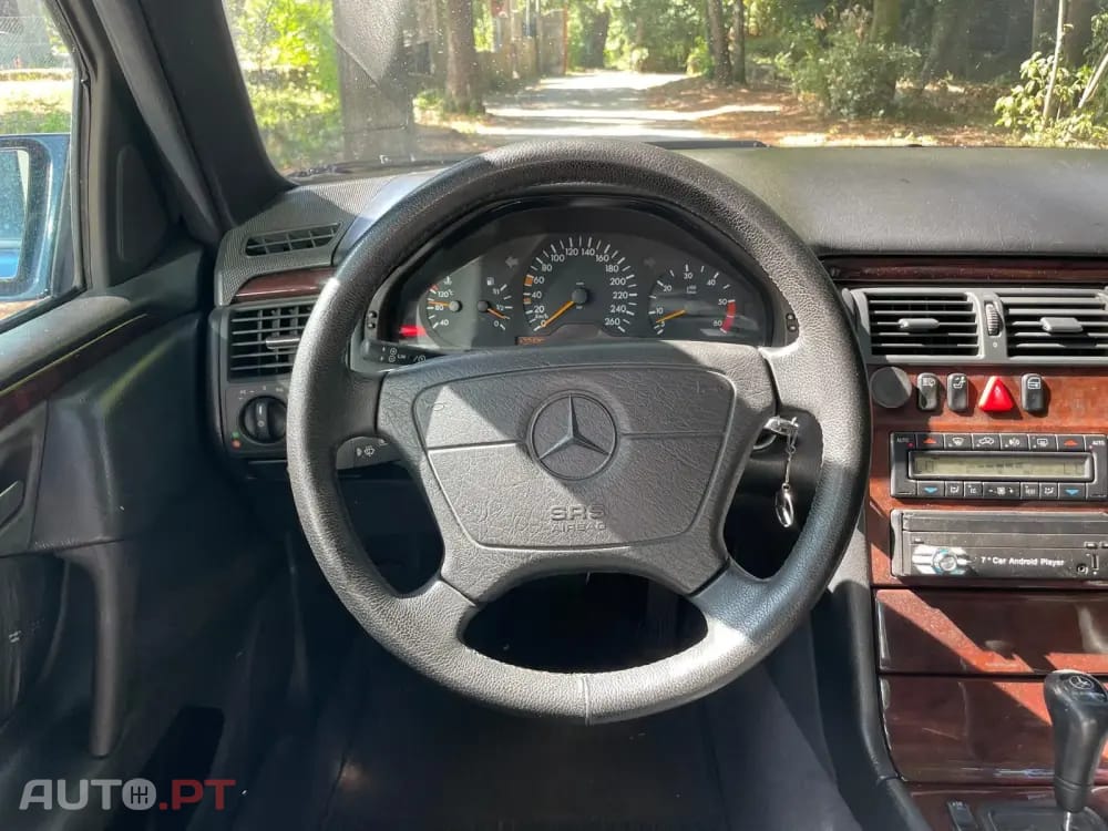 Mercedes-Benz E 300 TD Classic