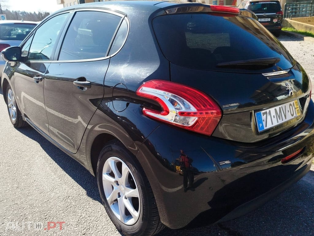 Peugeot 208 1.4 HDi Active — fotografia 6