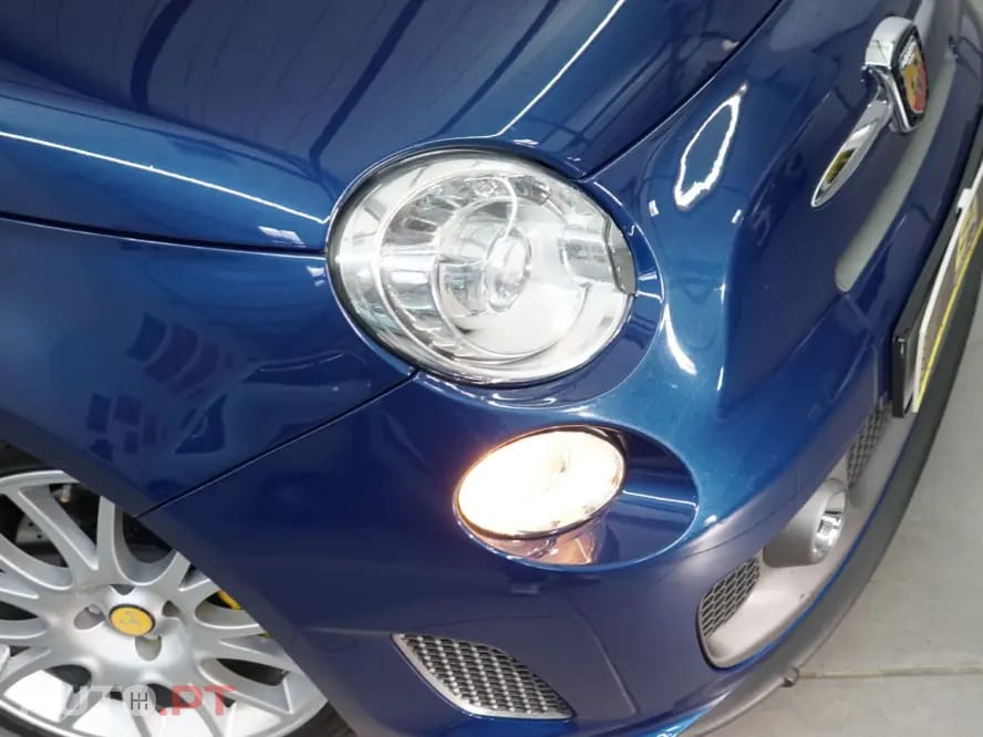 Abarth 695 Outro