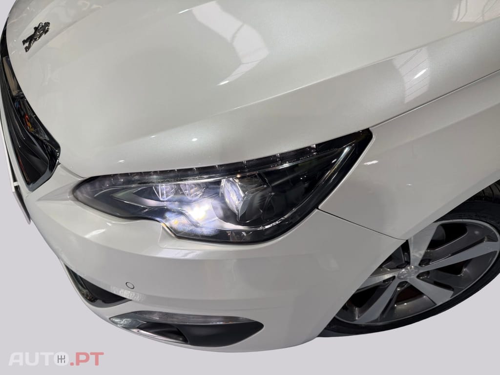 Peugeot 308 1.2  Feline