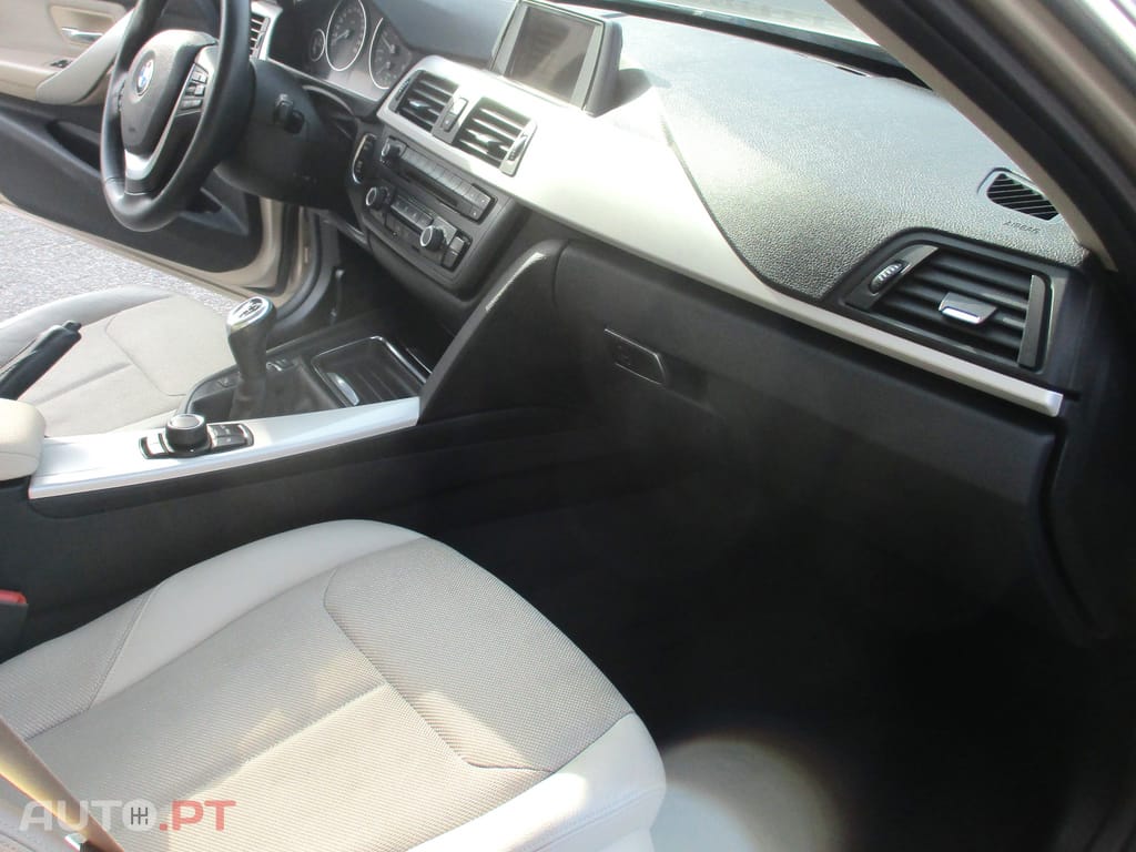 BMW 318 2.0 D Touring Luxury  Nacional 143 cv -Ano 2015 Nacional