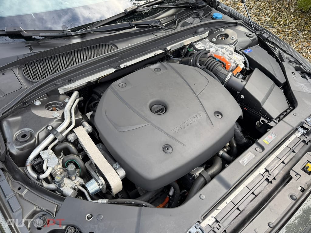 Volvo V60 2.0 T6 AWD TE R-Design