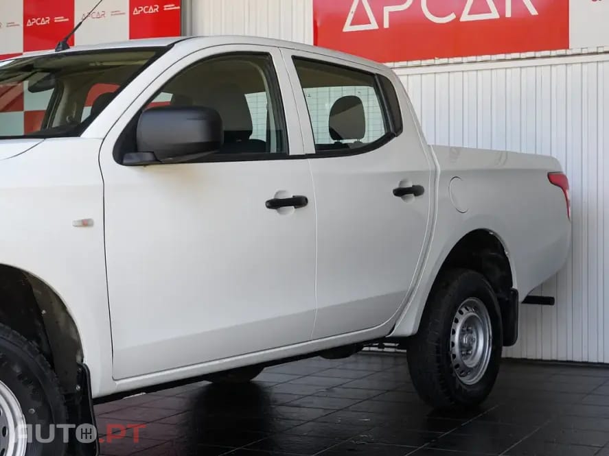 Mitsubishi L200 2.4 DI-D CD Invite 4WD