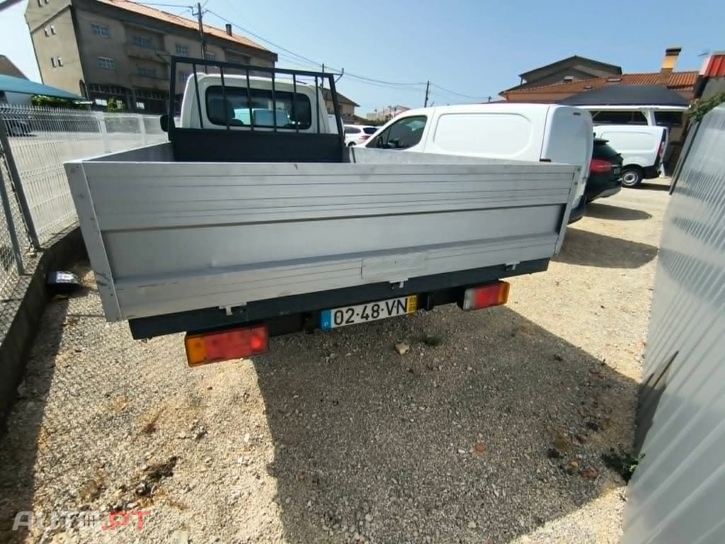 Hyundai H-1 Starex caixa aberta com rodado duplo
