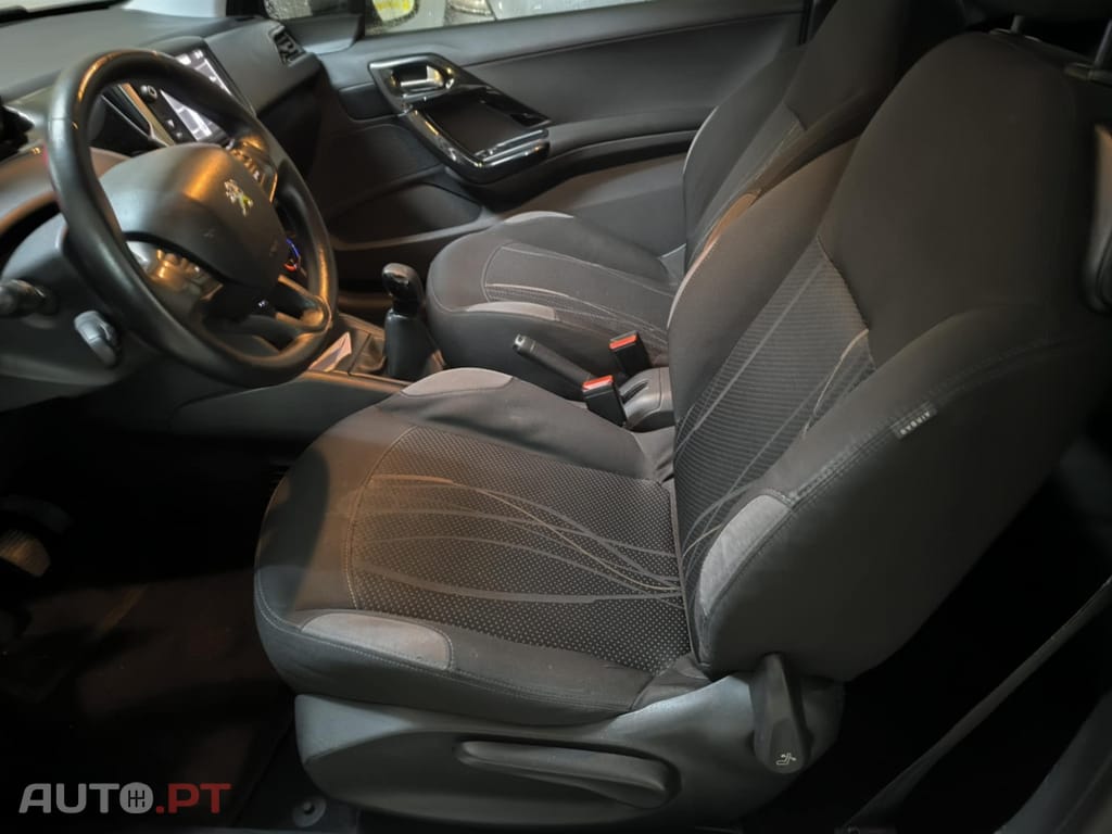Peugeot 208 1.4HDI 5lugares A/C
