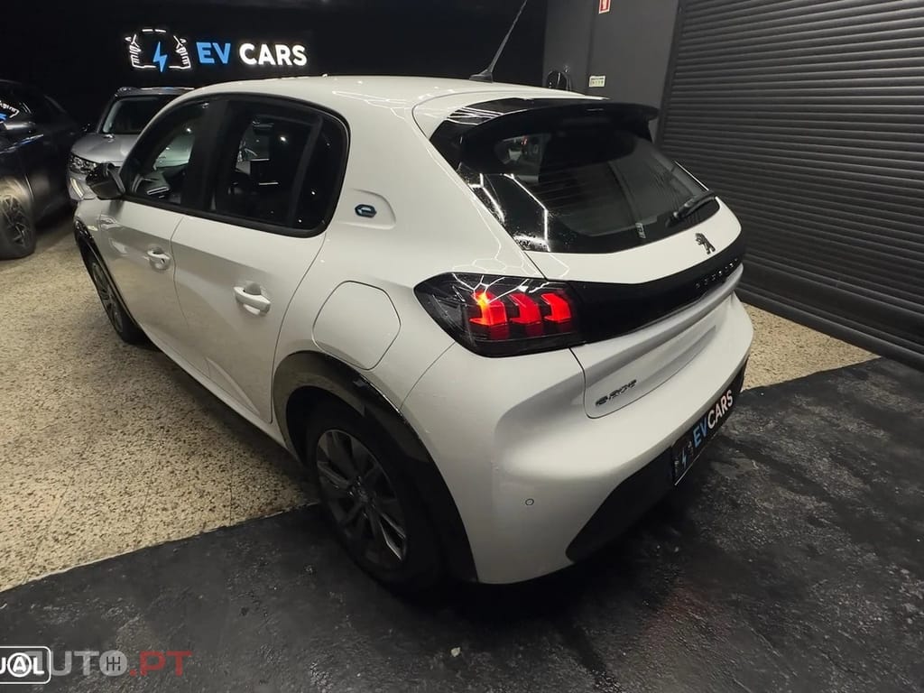 Peugeot E-208 50 kWh Allure Pack