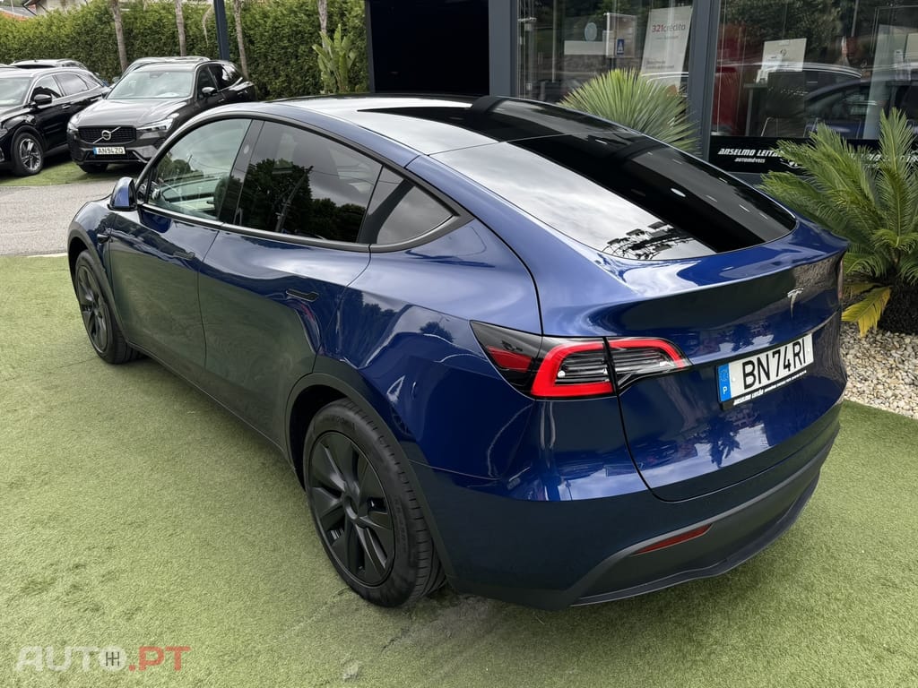 Tesla Model Y Long-Range RWD