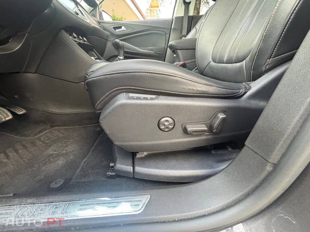 Opel Grandland (X) 1.2 T Design & Tech AT