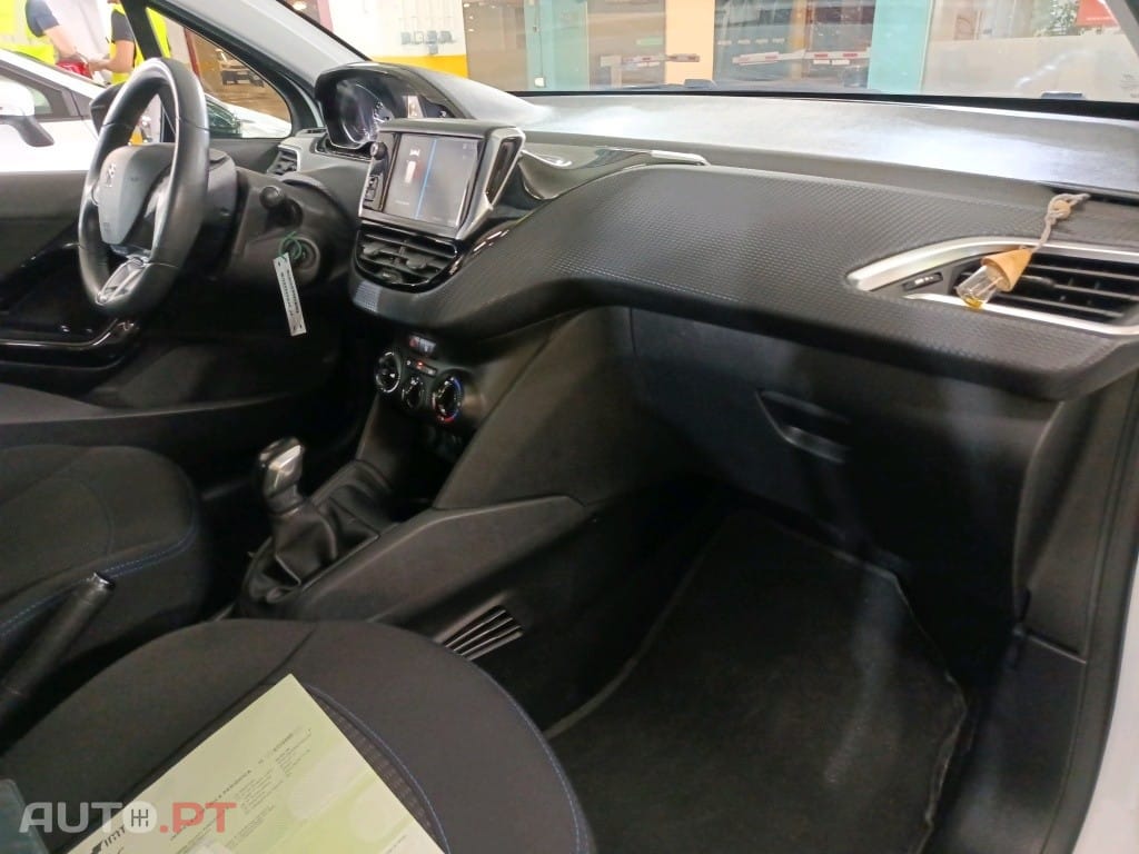 Peugeot 208 1.6 BlueHDi Style