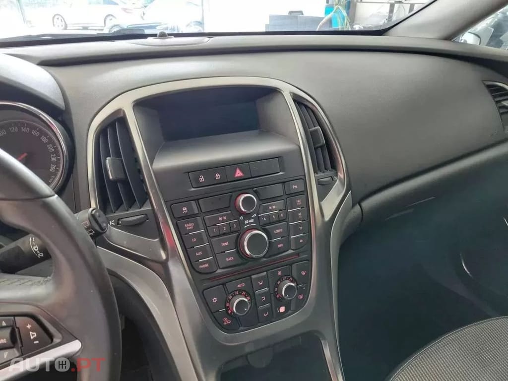 Opel Astra 1.7 CDTi Edition — fotografia 12
