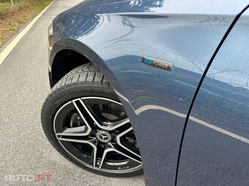 Mercedes-Benz A 250 e AMG Line