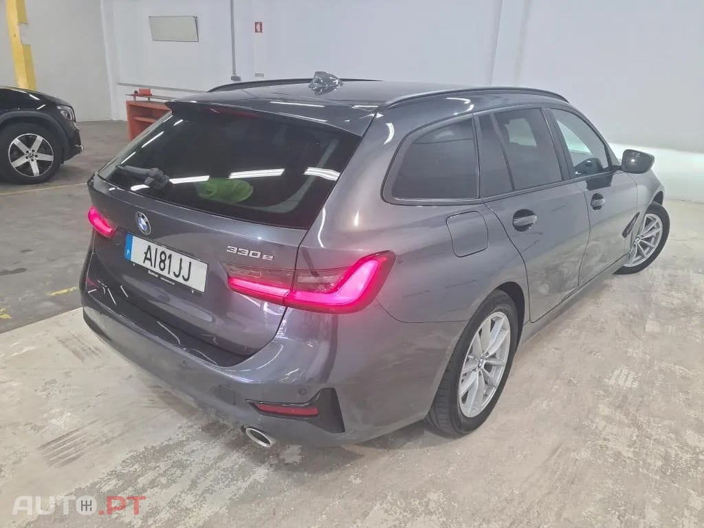 BMW 330 e Touring Corporate Edition Auto