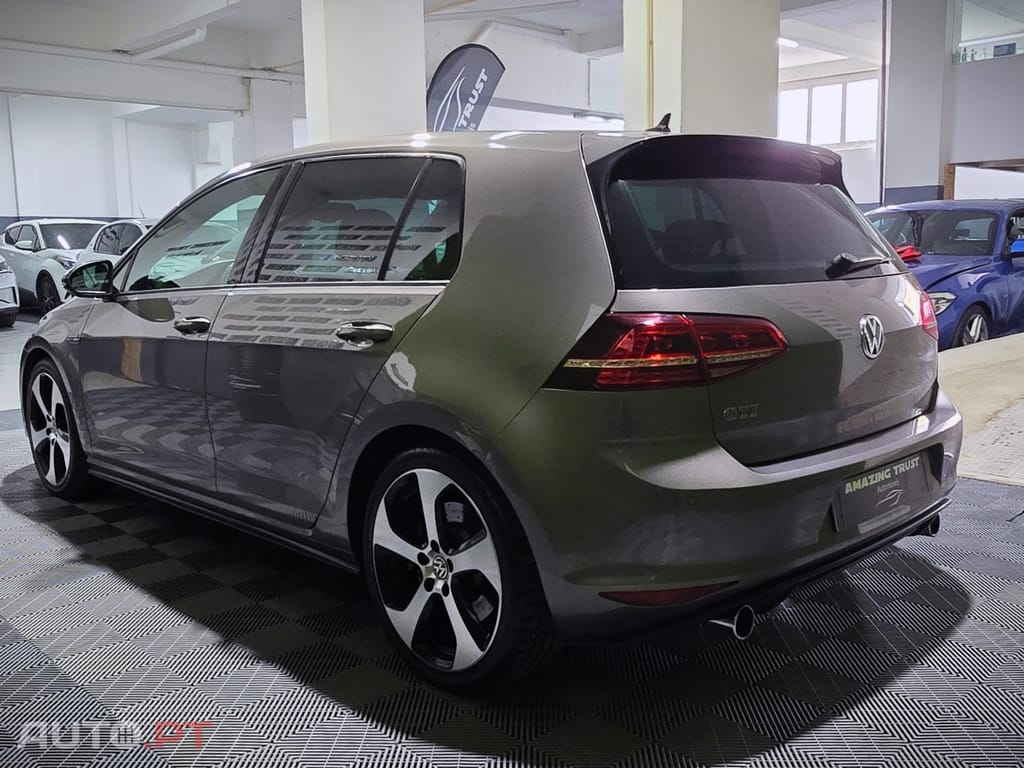 Volkswagen Golf GTI Performance BlueMotion DSG