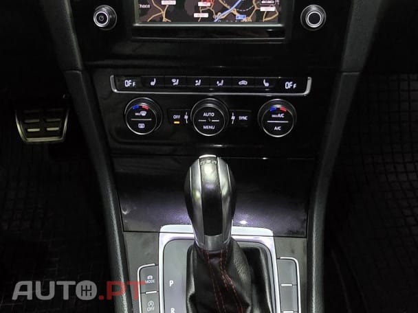 Volkswagen Golf GTI Performance BlueMotion DSG