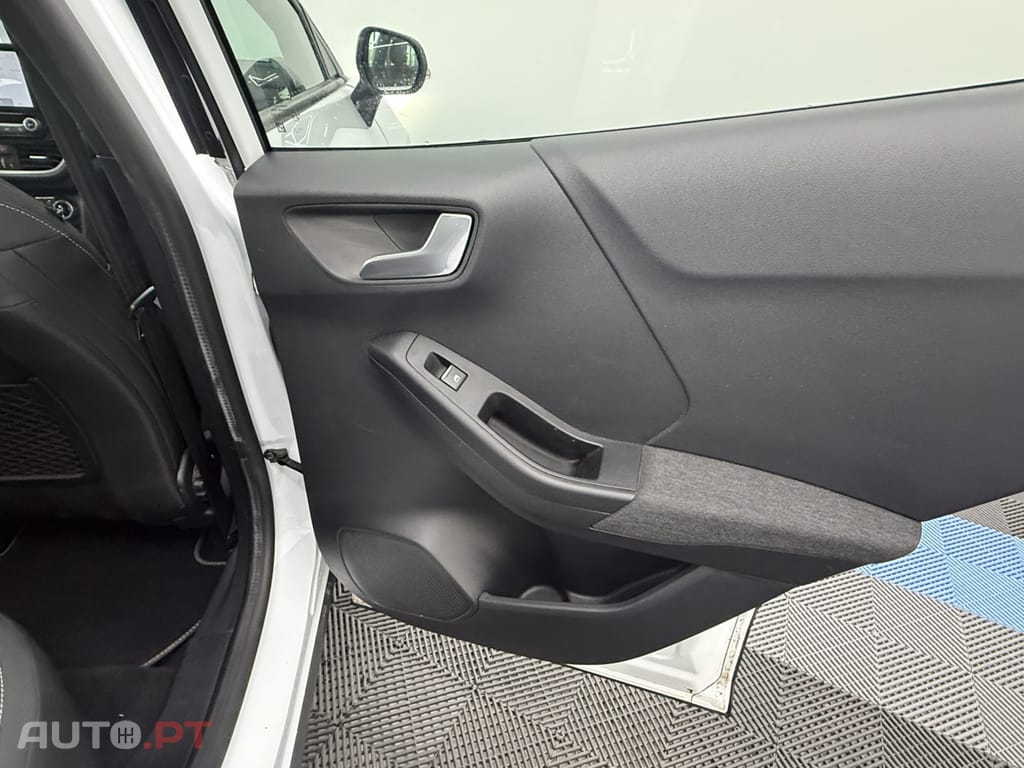 Ford Puma 1.0 EcoBoost MHEV Titanium Design