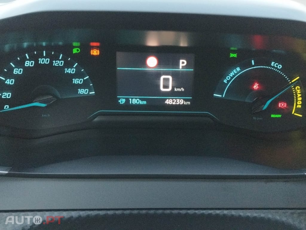 Peugeot E-2008 50 kWh Allure Pack