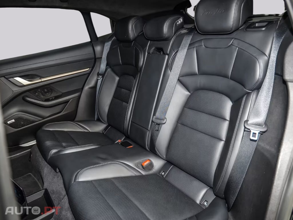 Porsche Taycan Turbo I.V.A DEDUTIVEL 