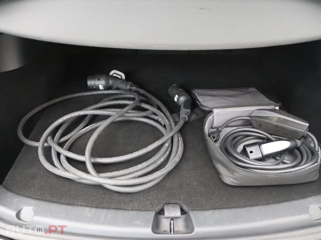 Tesla Model Y Long-Range AWD I.V.A DEDUTIVEL